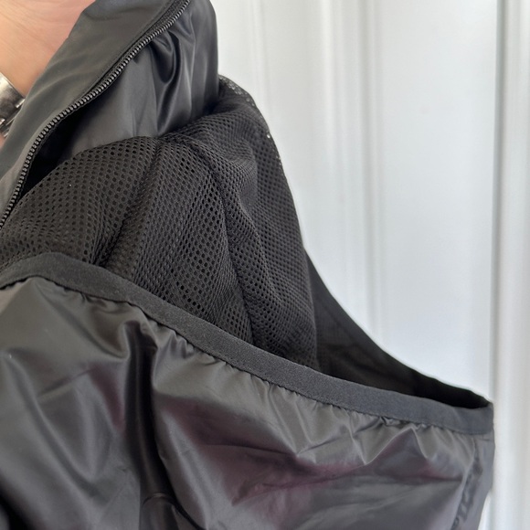 NWT ADIDAS Linear Packable Windbreaker - Picture 5 of 6